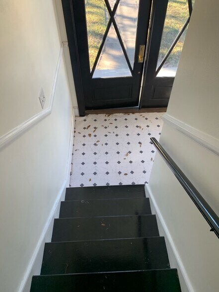 Building Photo - 143 Avalon Way