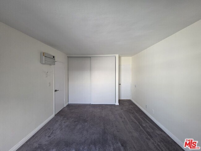 Building Photo - 517 N Francisca Ave