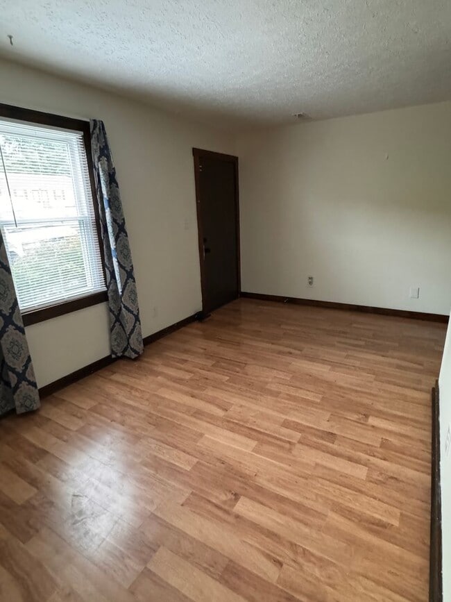 Building Photo - 176 Deer Creek Dr