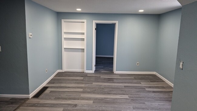 Building Photo - 716 Main St