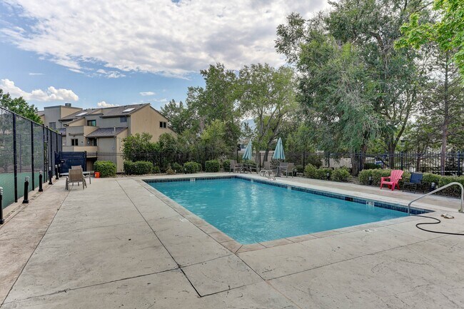Building Photo - 2938 Kalmia Ave