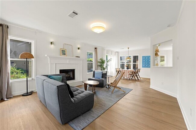 Building Photo - 1414 Justin Dr