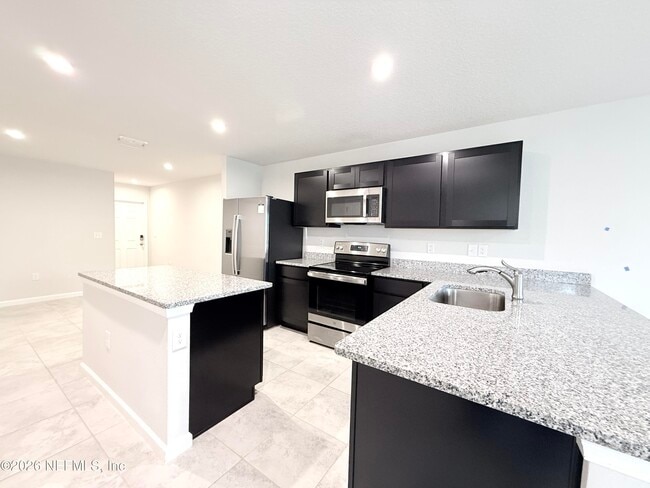 Building Photo - 5885 Creekside Crossing Dr