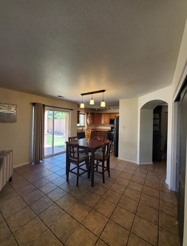 Building Photo - 7409 Sidewinder Dr NE