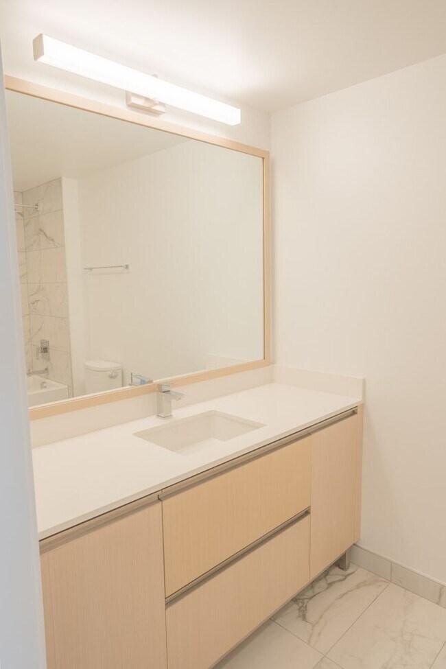 Building Photo - 2Bd/2Ba Seattle Condo
