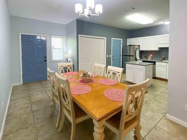 Building Photo - 116 Dolphin Rd