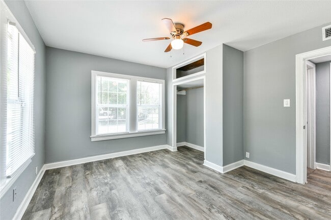 Building Photo - 4615 Schroeder St