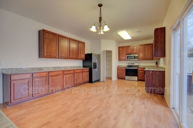 Building Photo - 421 Garden Grove Rd