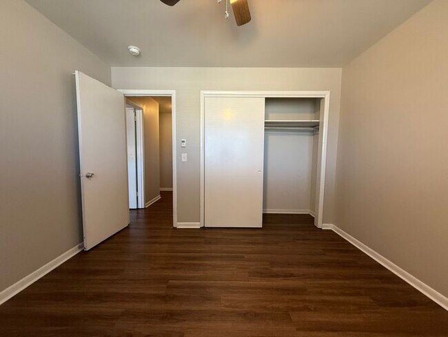 Building Photo - 2 Bedroom Unit was recently renovated. Live walking distance from the downtown square or steps fr...