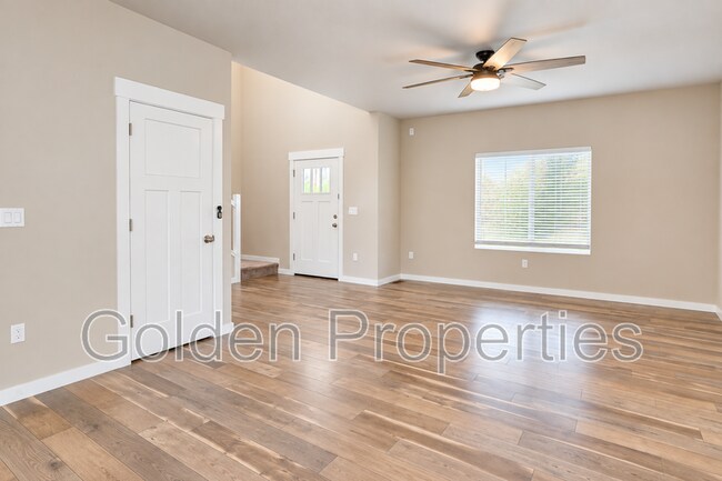 Building Photo - 12153 W Moorfield Ave