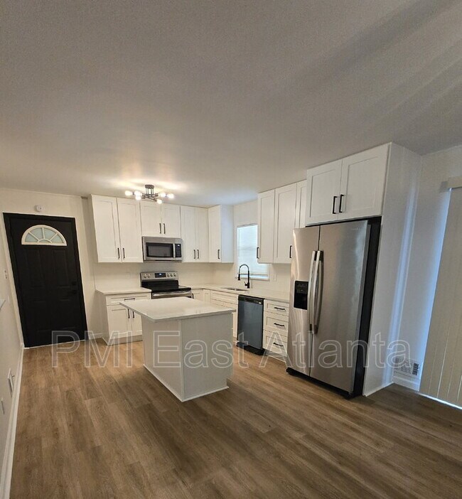 Building Photo - 2275 Country Club Ln SW