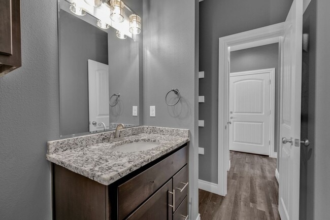 Building Photo - Brand New 2-Bed/3-Bath Townhouse in Joplin...