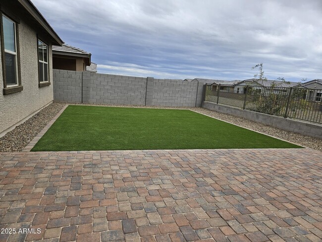Building Photo - 16065 W Gray Fox Trl