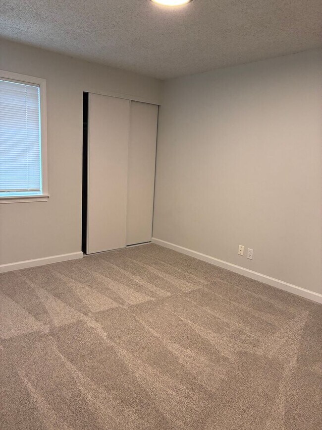 Building Photo - Your Newly Updated 3 Bed, 1 Bath Move-In Ready Home!