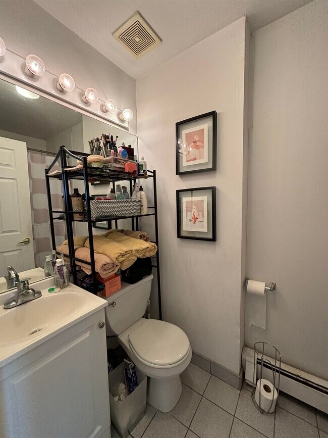 Building Photo - 409 1st St