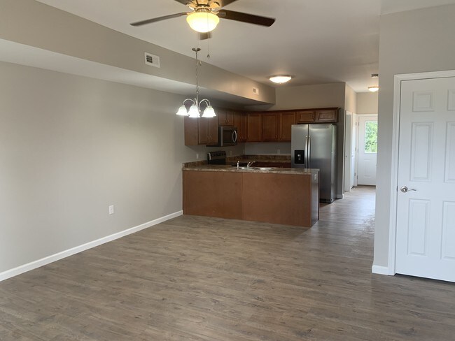 Building Photo - 85 Melrose Dr