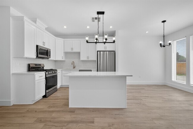 Building Photo - 5027 Willow Glen Dr