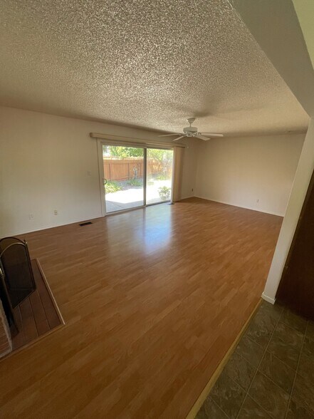 Building Photo - 6940 Los Cerros Dr