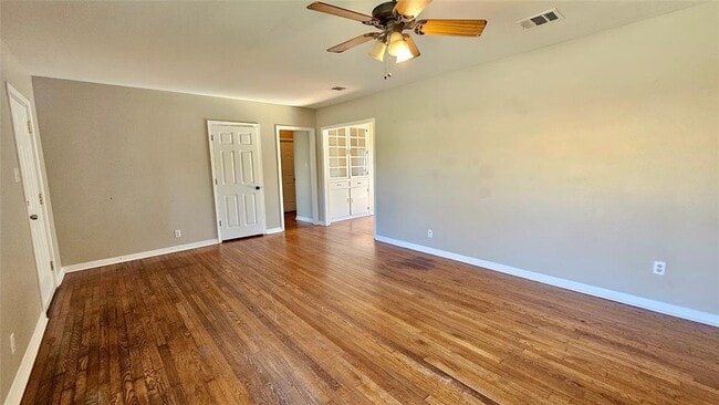 Building Photo - 919 W 6th St