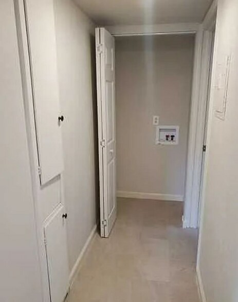 Building Photo - 607 W Byrd Blvd