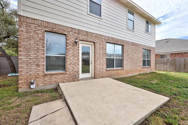 Building Photo - 2109 Zoa Dr
