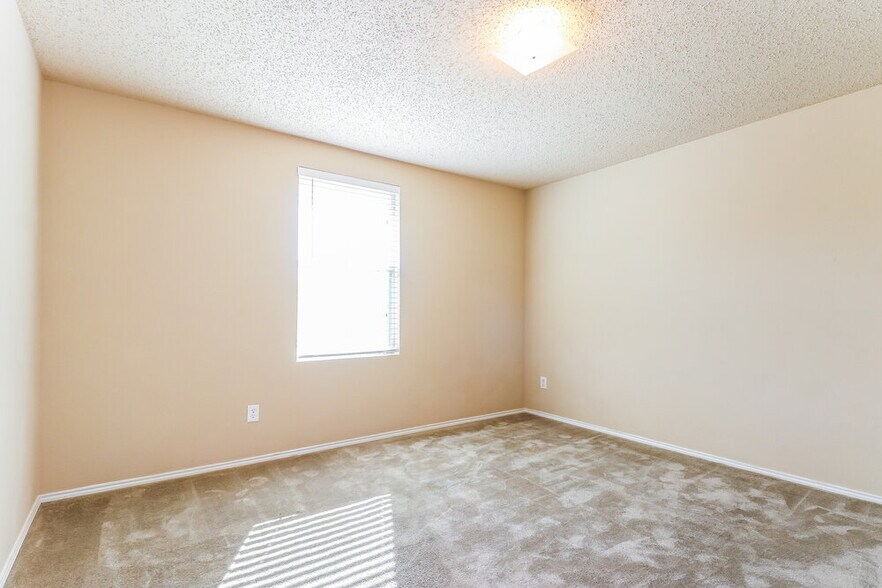 Building Photo - 521 Merton Ct