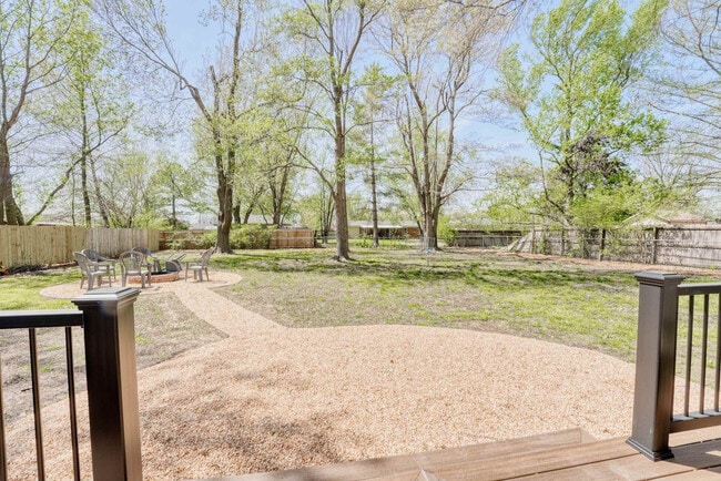 Building Photo - 1308 SE E St