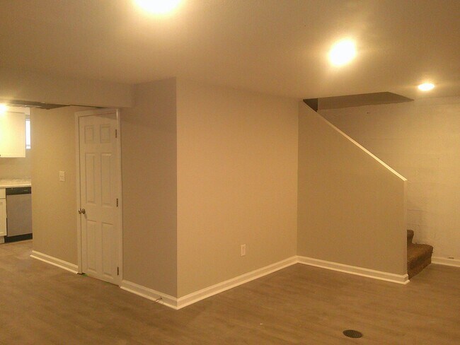 Building Photo - 211 Hickman Ave