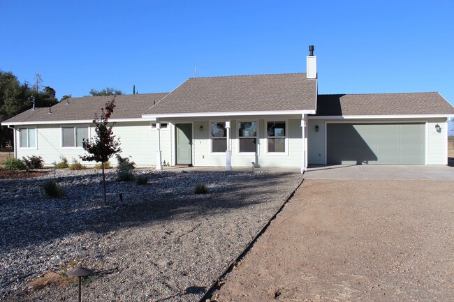 Building Photo - Available Soon! Must See 2 Bedroom Home Lo...