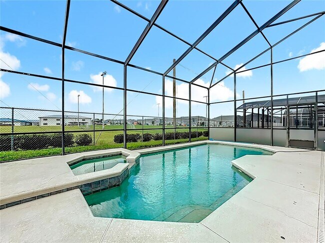 Building Photo - 526 Henley Cir
