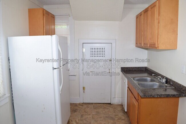 Building Photo - 857 W 41st St