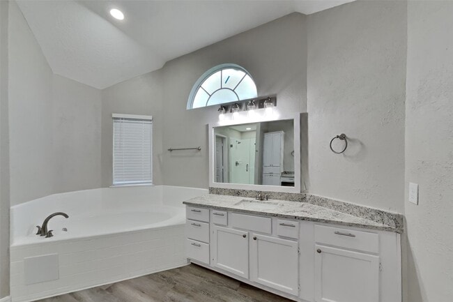 Building Photo - 21643 Bay Palms Dr