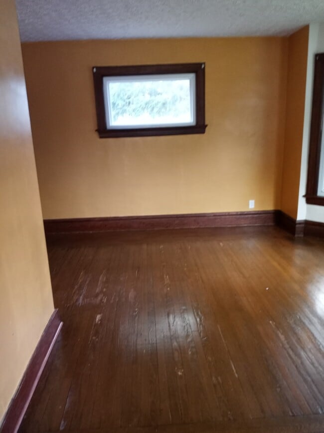 Building Photo - 821 Elizabeth Ave