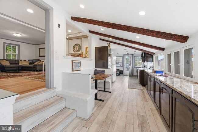 Building Photo - 11641 Glen Rd