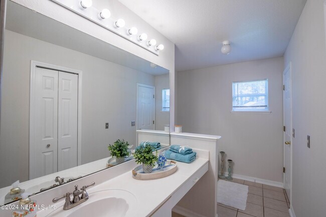 Building Photo - 3158 Ash Harbor Dr E