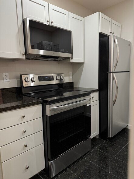 Kitchen - 1661 Washington St