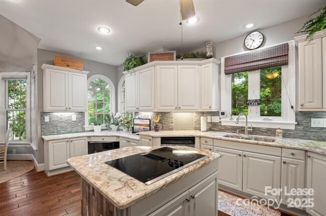 Building Photo - 16308 Autumn Creek Ct