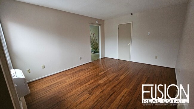 Building Photo - Bright, Updated 2-Bedroom in Prime Burlington Location — Available Now & FREE January Rent!
