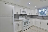 Building Photo - 10 NW 87th Ave