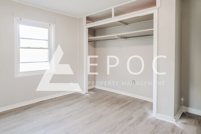 Building Photo - 4701 S 30th W Ave