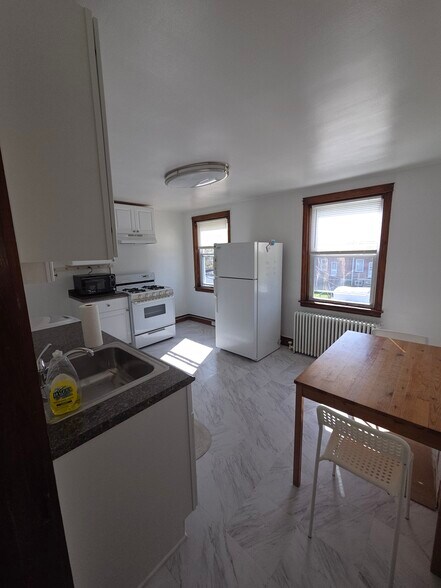 Building Photo - 302 Folcroft St