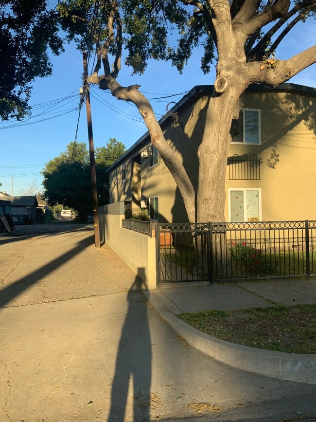 Building Photo - 837 S Gordon St