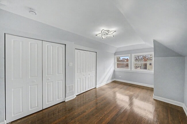 Building Photo - 1511 N Linder Ave