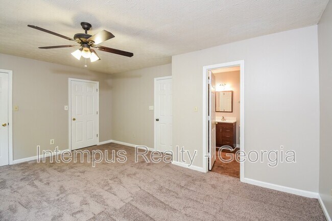 Building Photo - 3459 Lee Ct