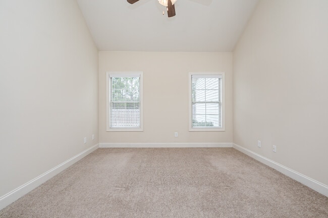 Building Photo - 948 Erika Ln