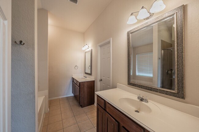 Building Photo - excellent single story home in Willow Park