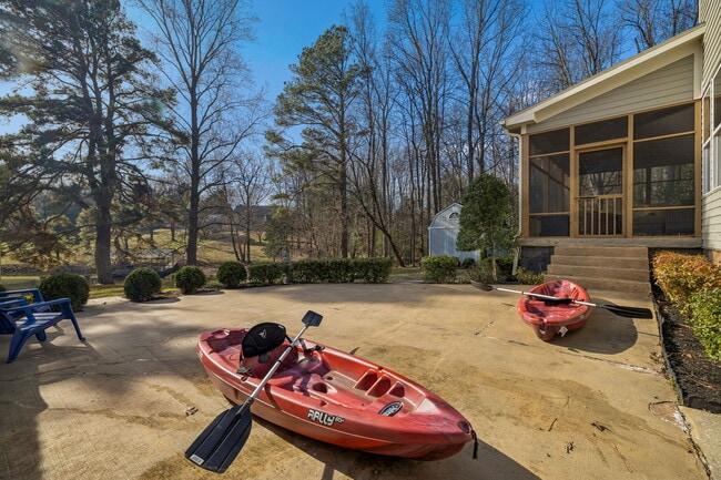 Building Photo - 594 Lake Haven Dr