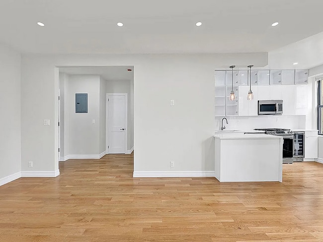 Building Photo - 7101 Shore Rd