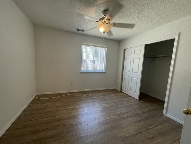 Building Photo - 2900 Vista Del Rey NE