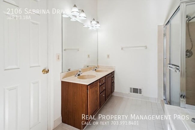 Building Photo - 2106 Sabrina Dr
